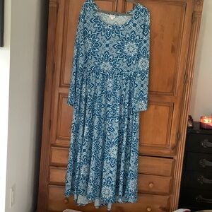 LuLaRoe woman’s size 3x Teal and White Floral Mandala Maxi Dress